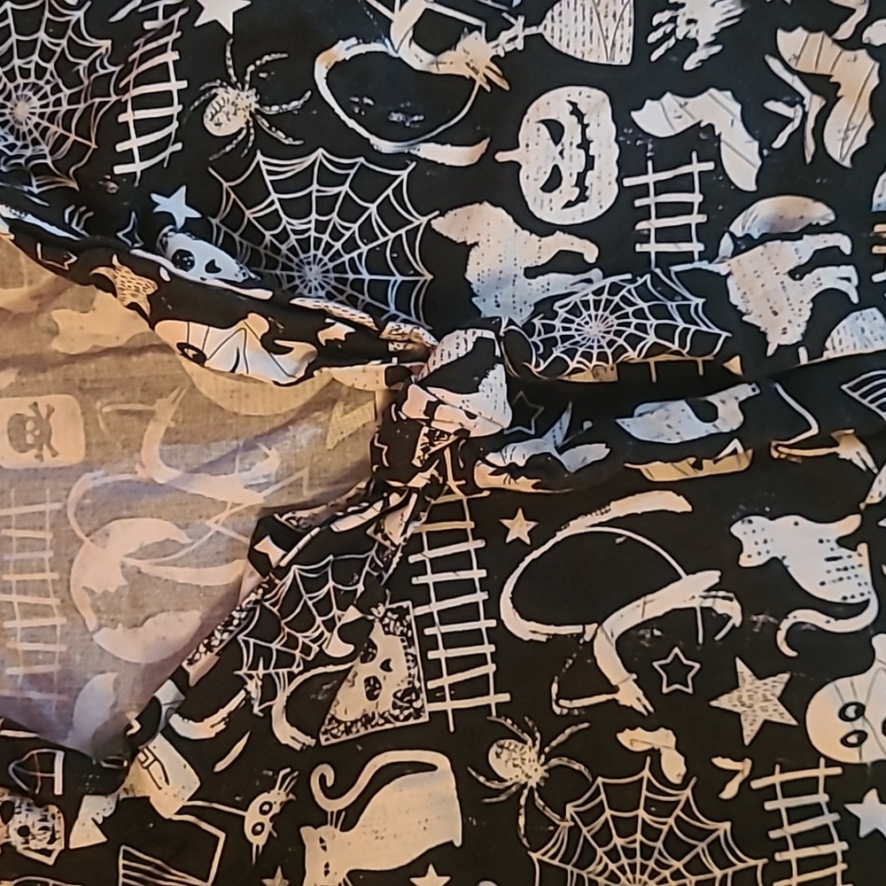 2 For $50 Unique Vintage Retrolicious Black and White Halloween Blouse - Picture 2 of 3